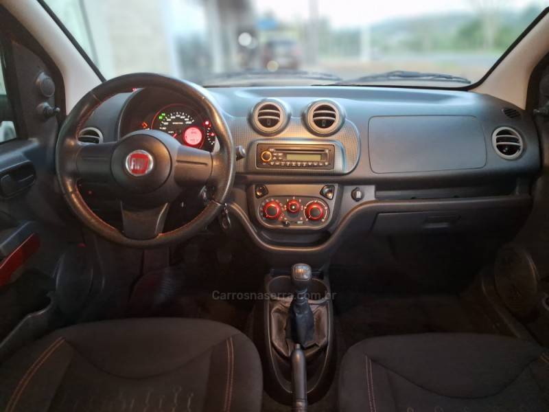 FIAT - UNO - 2011/2012 - Vermelha - R$ 47.900,00