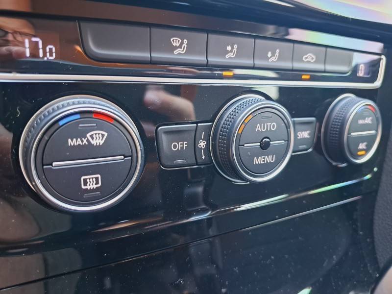 VOLKSWAGEN - GOLF - 2015/2015 - Branca - R$ 85.900,00