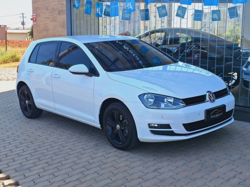 VOLKSWAGEN - GOLF - 2015/2015 - Branca - R$ 85.900,00