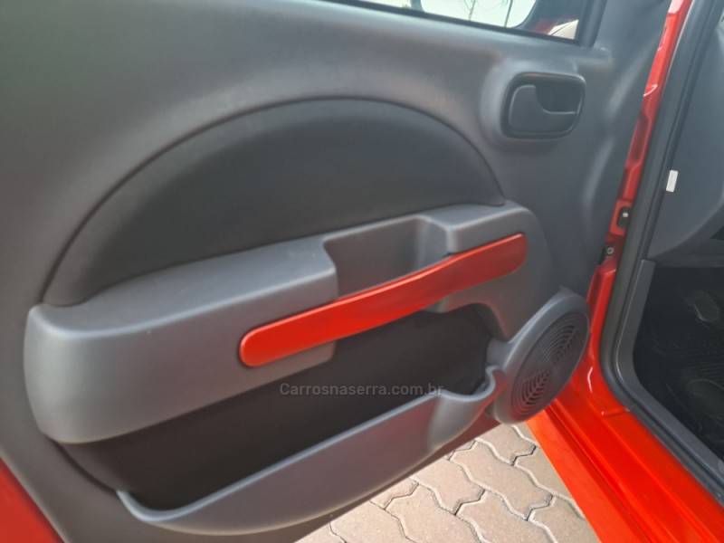 FIAT - UNO - 2011/2012 - Vermelha - R$ 47.900,00