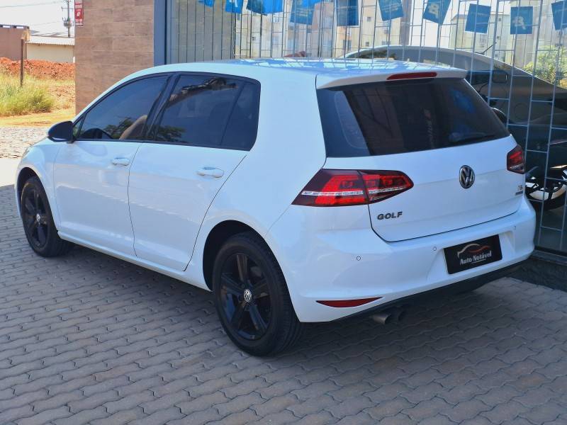 VOLKSWAGEN - GOLF - 2015/2015 - Branca - R$ 85.900,00