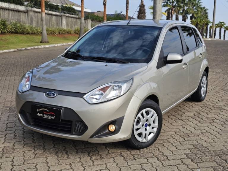 FORD - FIESTA - 2013/2014 - Prata - R$ 39.900,00