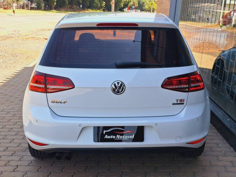 VOLKSWAGEN - GOLF - 2015/2015 - Branca - R$ 85.900,00