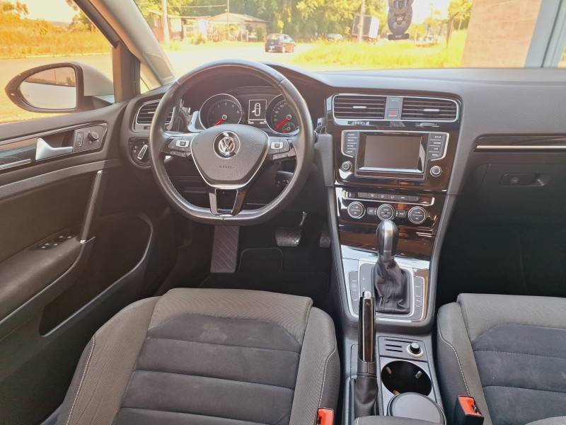 VOLKSWAGEN - GOLF - 2015/2015 - Branca - R$ 85.900,00